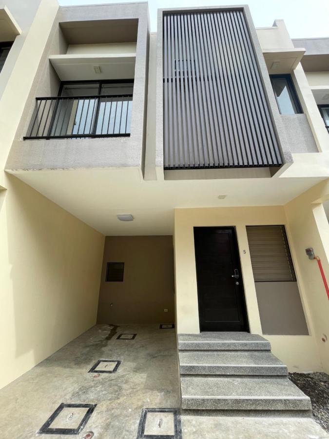 Fly & Rest Guesthouse - Mactan-Cebu International Airport Lapu-Lapu City Exterior photo